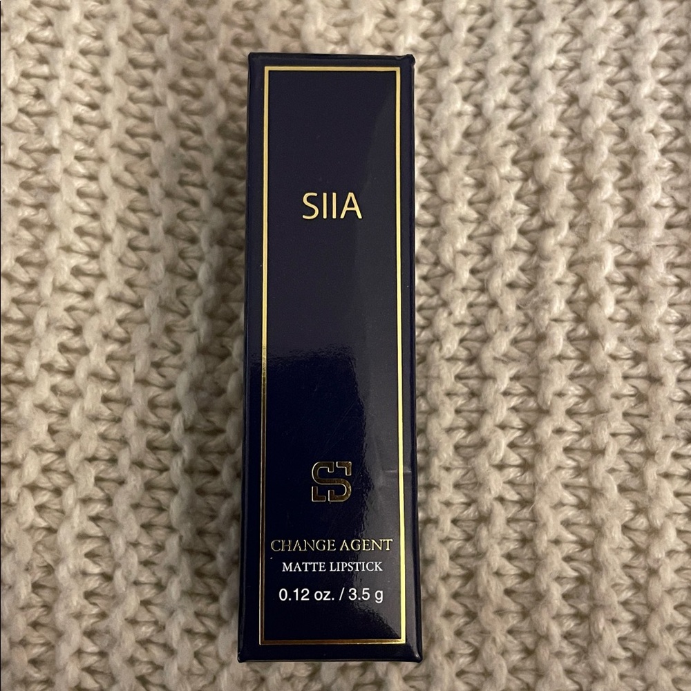SIIA Matte Lipstick in Dark Coral